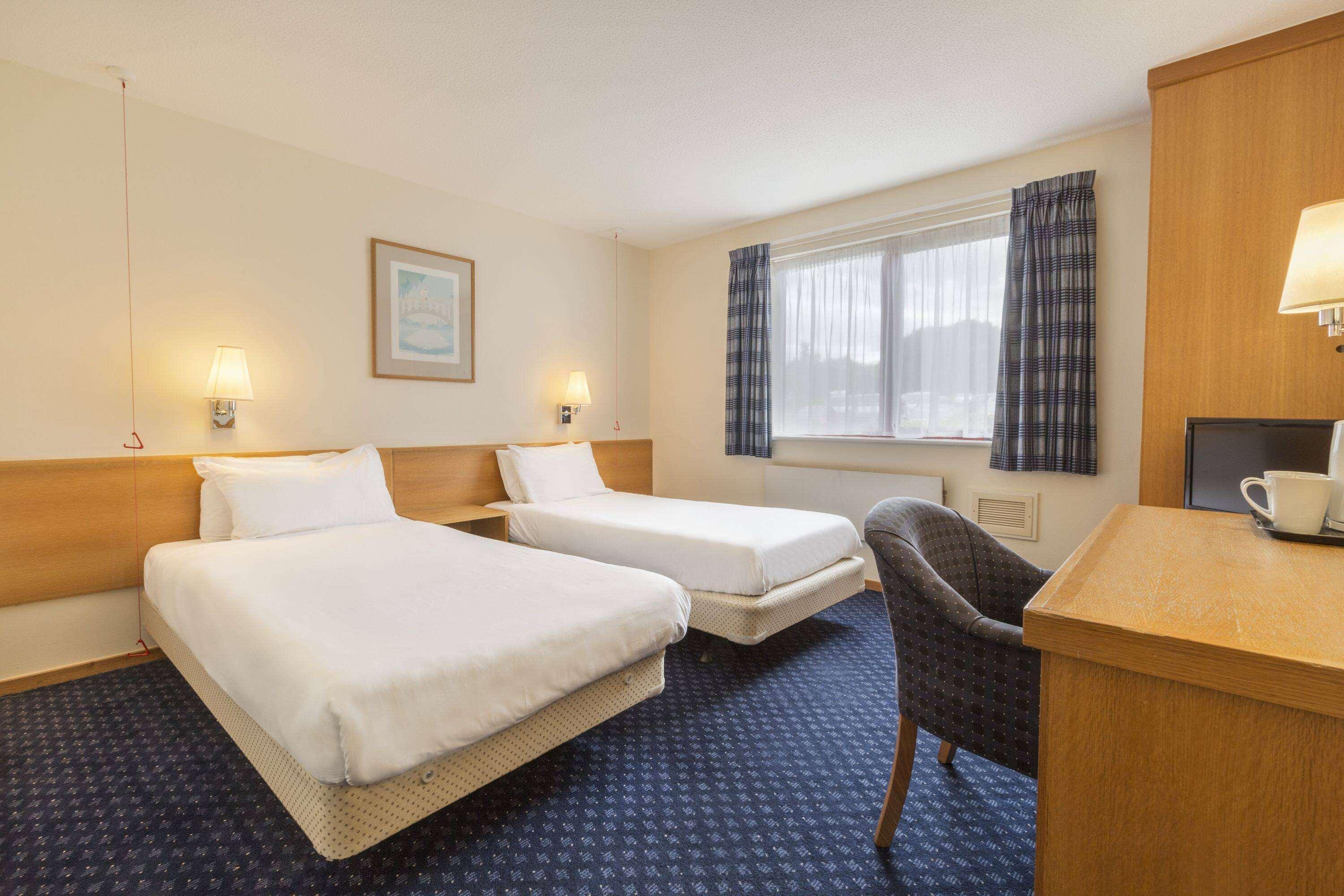 Days Inn Magor Exterior photo