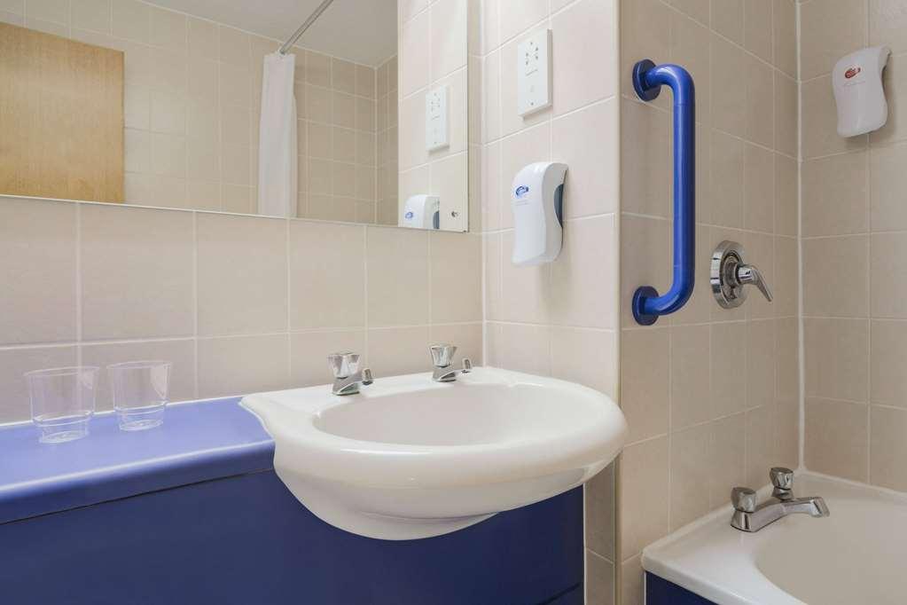 Days Inn Magor Room photo