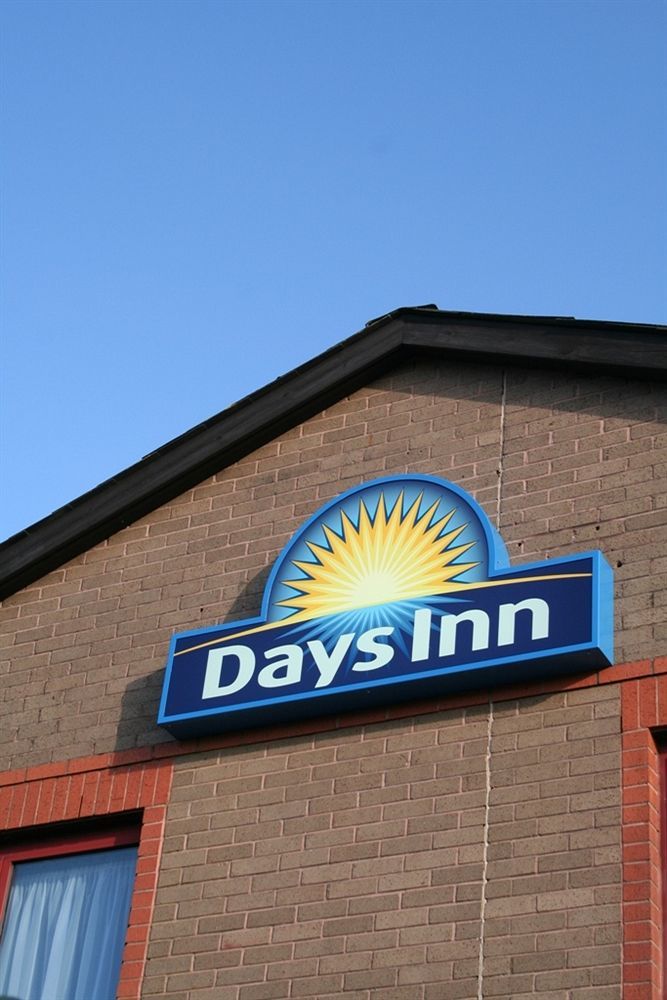 Days Inn Magor Exterior photo