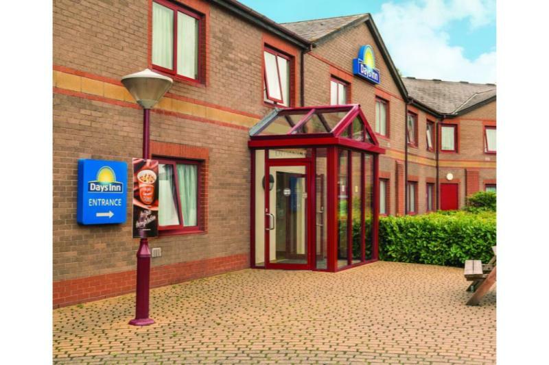 Days Inn Magor Exterior photo